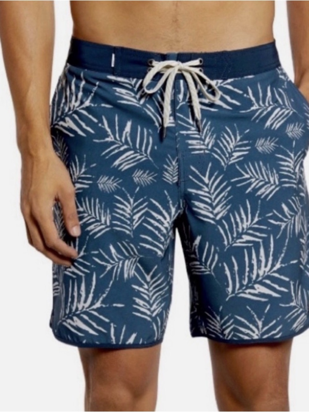 Vuori Cruise Boardshort 7" Blue Palm Print Size 30 Waist Like New